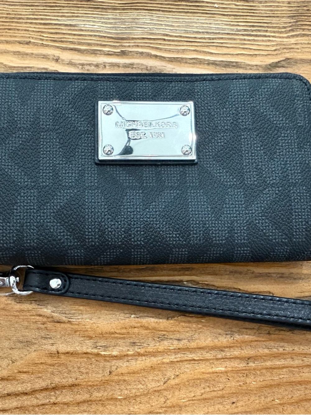 Michael Kors Black Textured Wristlet Clutch Wallet - Picture 1 of 3